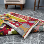 Vintage Handwoven Esme Kilim from İzmir Earring Motif 2.62x3.87 ft - Image 4